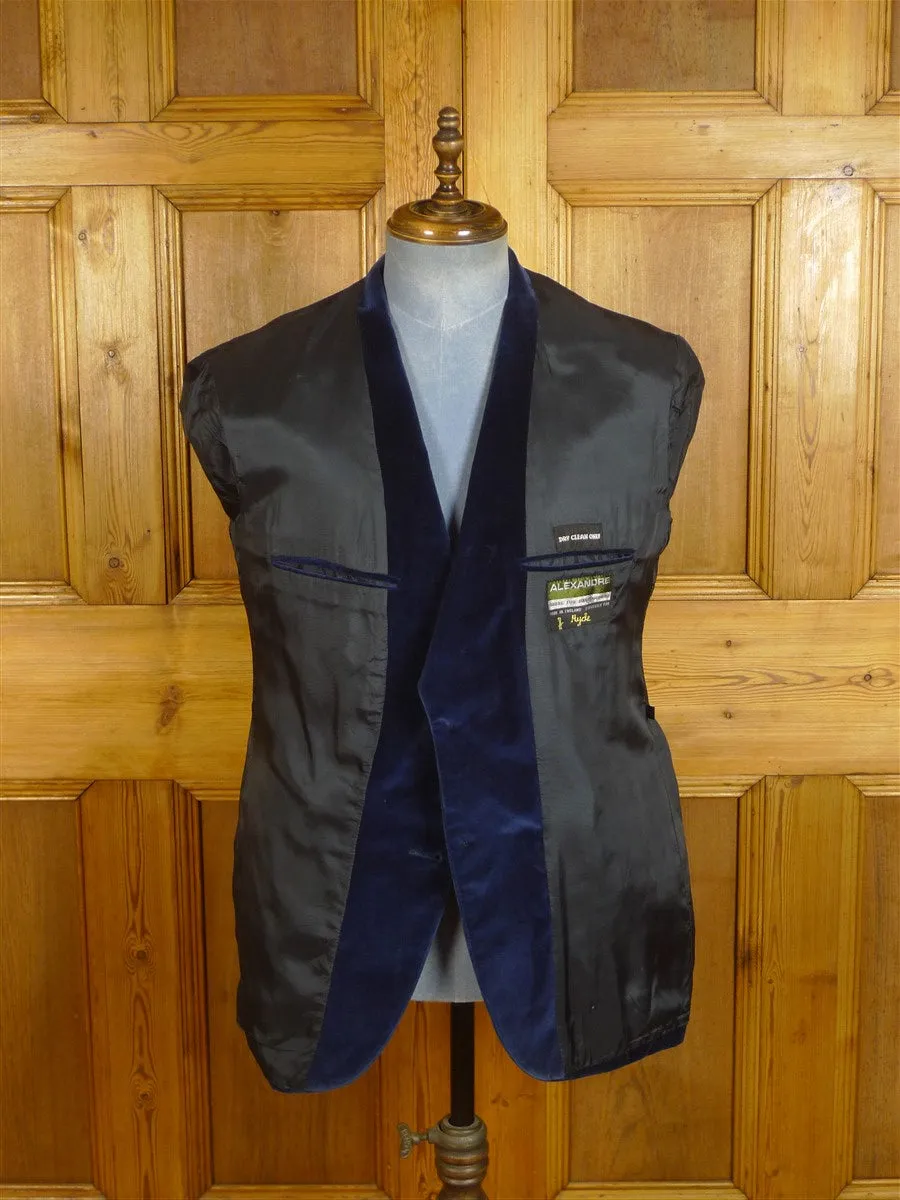 24/0992 wonderful 1960s 1970s vintage 'wide lapel' blue velvet jacket 41-42 regular