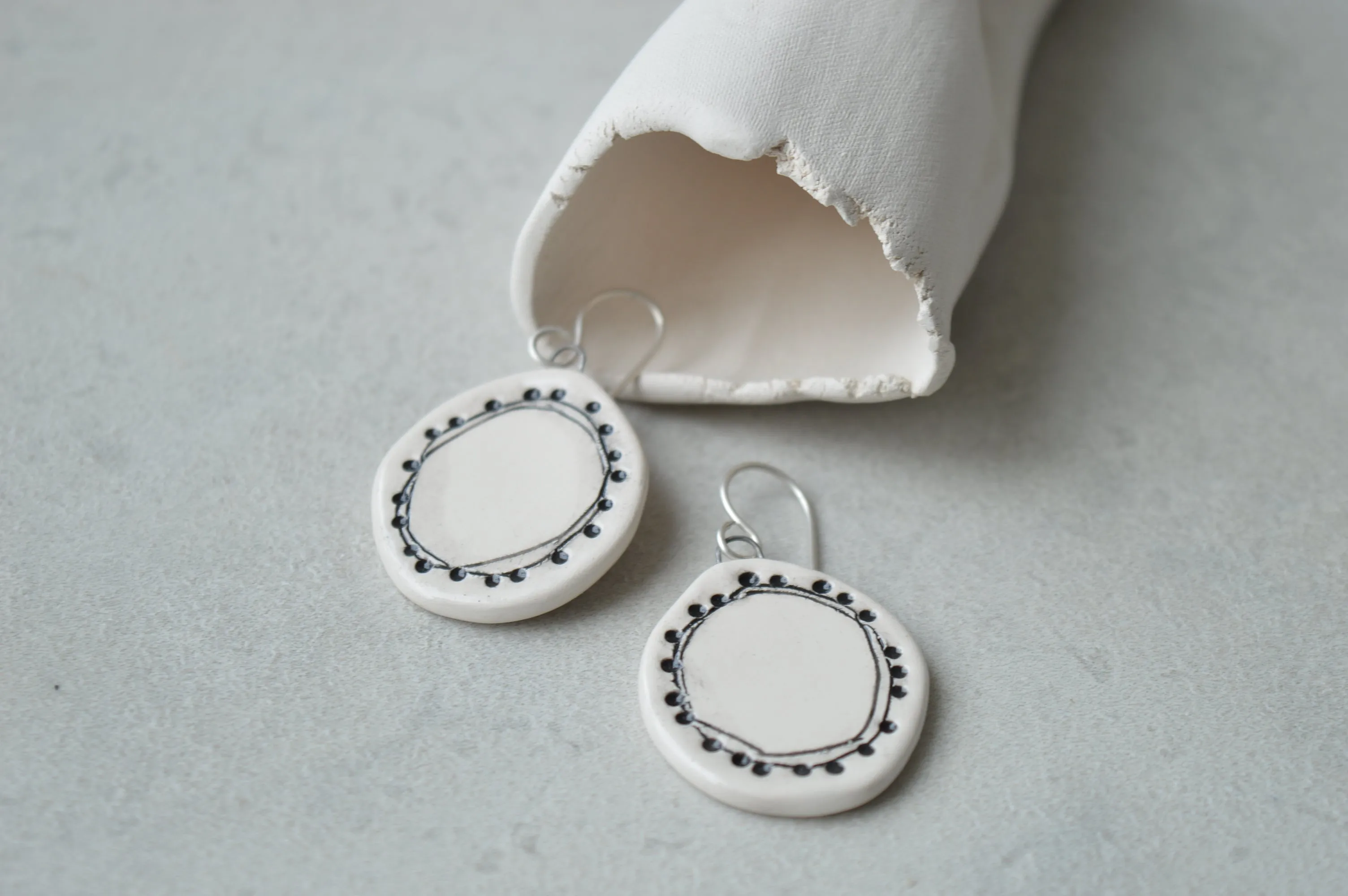 Minimalist wreath earrings II