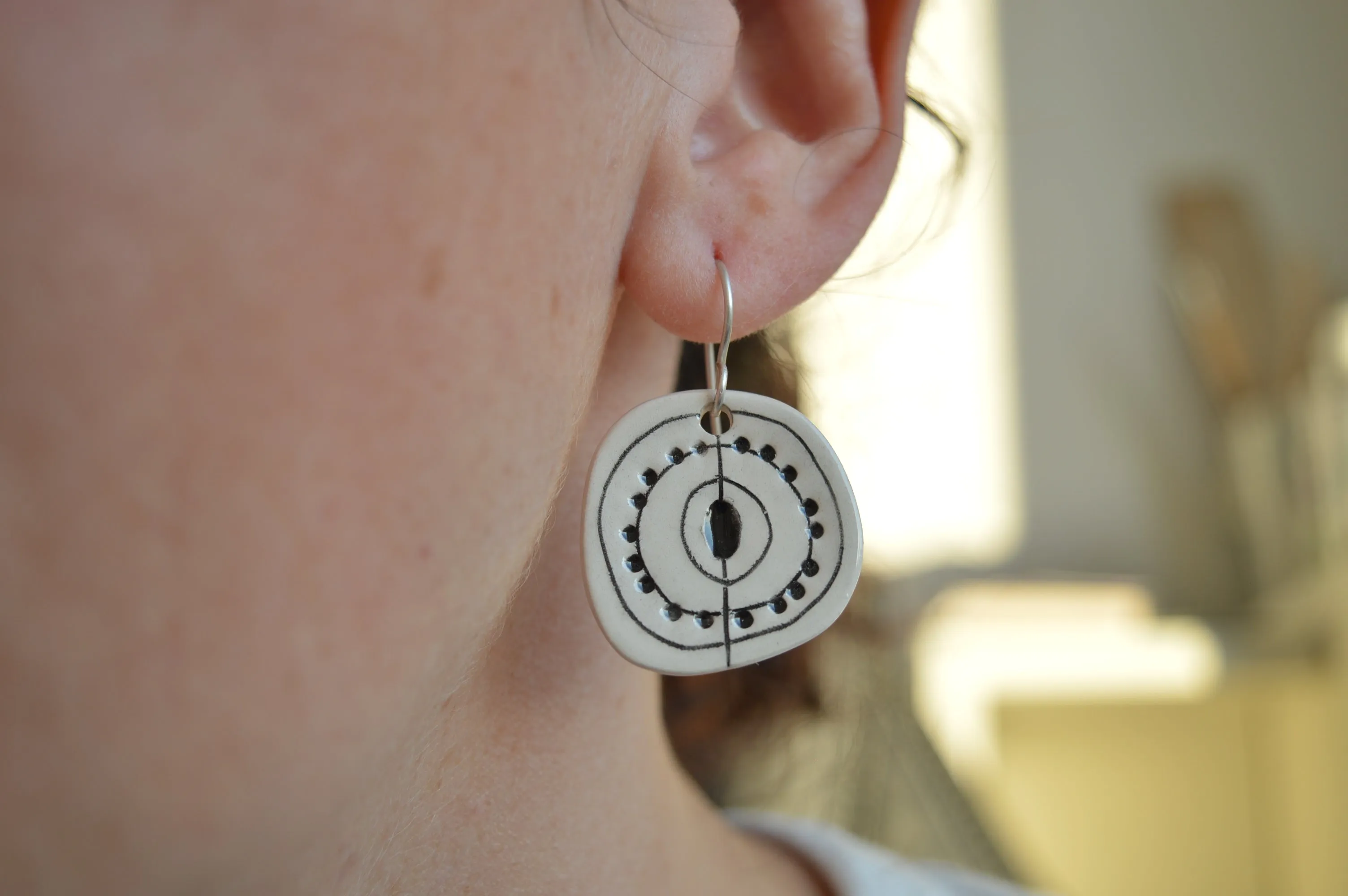 Minimalist wreath earrings