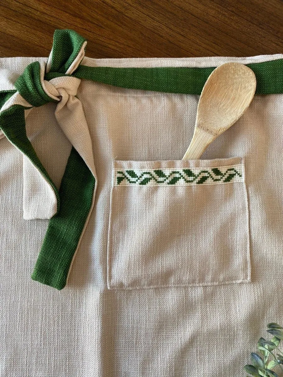 Olive Branch Apron in Vanilla Cream